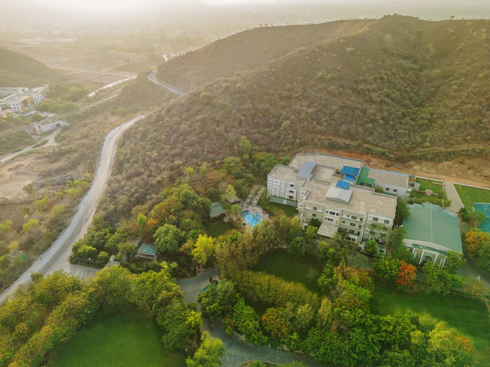 Essentia Luxury Resort & Spa Udaipur Extérieur photo